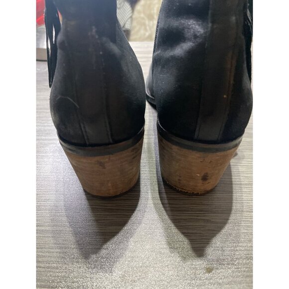 Crevo Black Leather Ankle Boots With Tassels & Zipper Closure size 9 - Picture 4 of 7